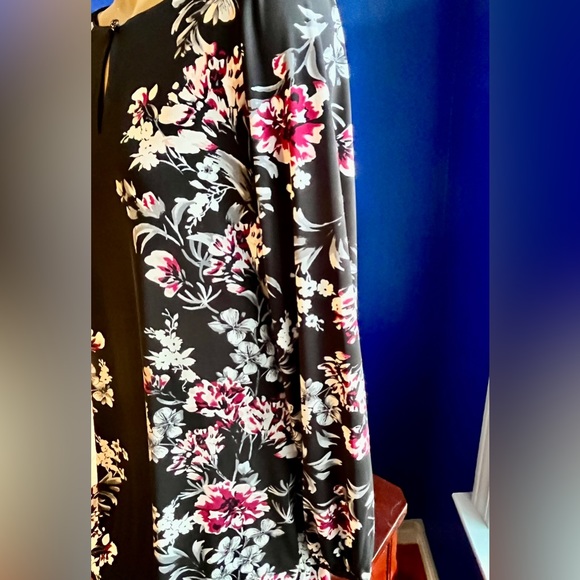 White House Black Market Long-sleeved black and floral blouse Size M - Picture 8 of 9